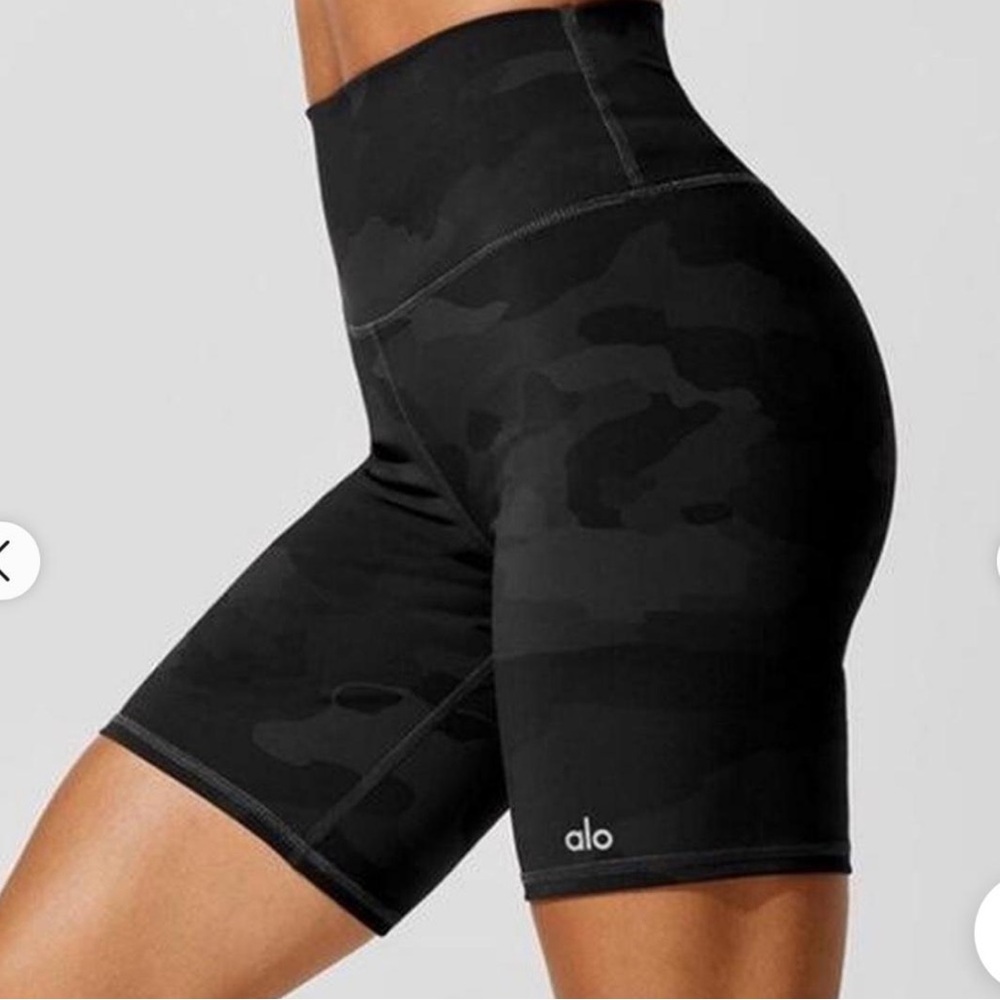 SOLD | Alo Black Camo Leggings size Small